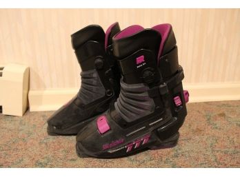 Raichle Size 9 Ski Boots