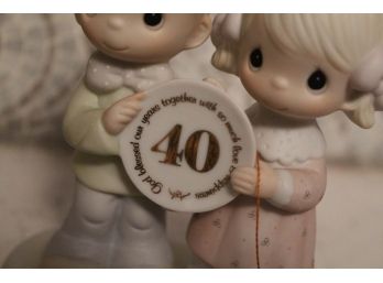 Precious Moments Figurine E2859 '40th Anniversary'