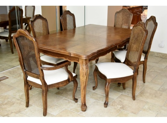 Vintage Oak Dining Room Table With Chairs And 2 Leafs