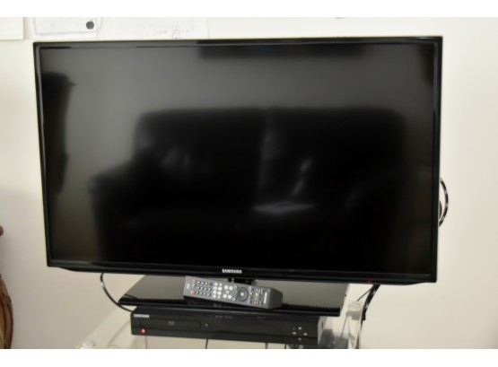 Samsung 40' Television And Samsung DVD Player