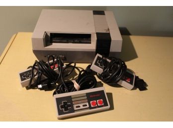 Nintendo Entertainment System & Controllers (Missing Wires, Read)