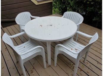 Dangari Resin Outdoor Table And Chairs  Retail $1000