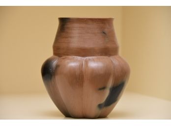 Navajo/Dine Pottery Vessel