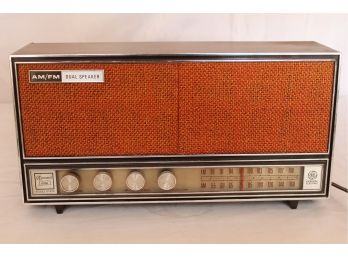 MCM Vintage GE Accent Line Radio Model T2245A