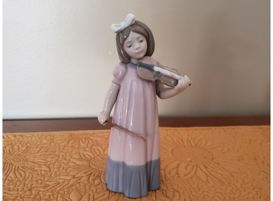 Nao Violin Girl Figurine Item #41