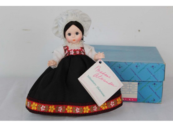 Vintage 7' Madame Alexander Doll 'Norway 584'