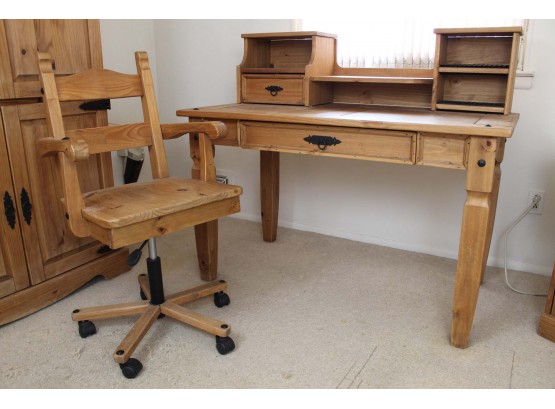 Pier 1 Wooden Computer Desk With Chair