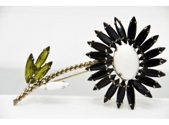 Art Deco White Agate Black Flower Brooch (lot 35)