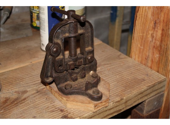 Vintage Ridge Tool Co. Bench Pipe Vise (Must Be Removed By Winning Bidder, Bring Tools)