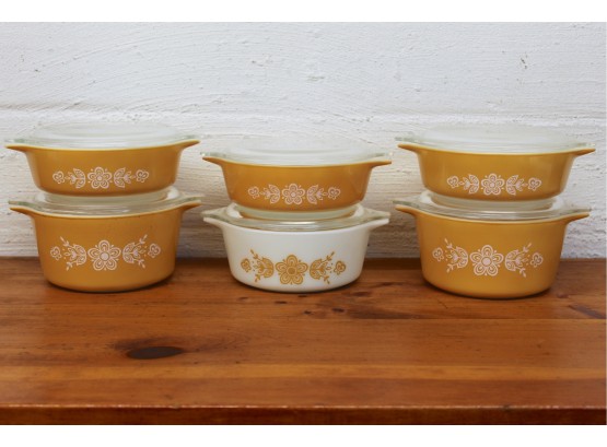Vintage Gold & White Pyrex Dishes With Lids