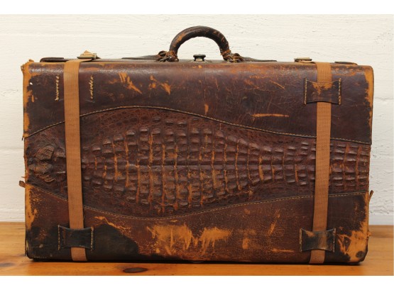 Incredible Alligator And Leather Suitcase From Nicaragua Labeled J. D. Pineda 24 X 14 X 10 (Handle Is Ripped)