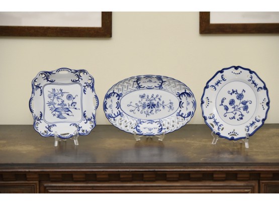 Lillian Vernon Blue And White Display Dishes