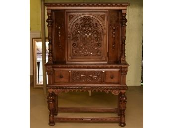 Exquisite Berkey And Gay William And Mary Style Inlaid Dining Room Hutch  44 X 19 X 65
