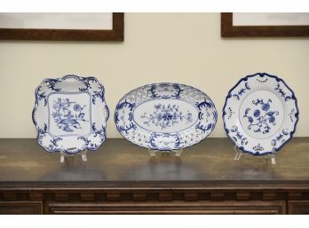 Lillian Vernon Blue And White Display Dishes