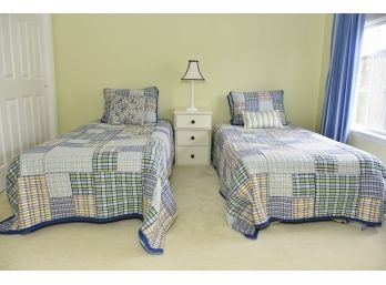 Twin Beds With Nightstand And Lamp