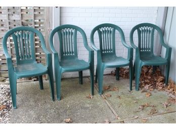 Set Of 4 Outdoor Green Plastic Chairs 22'L X 17'W X 36'H