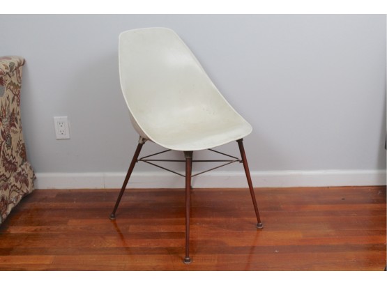 MCM Molded Plastic Chair 18'L X 19'W X 32'H (View Photos For Wear)