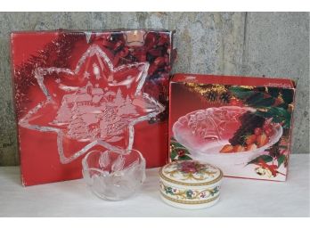 Mikasa Christmas Themed Pieces