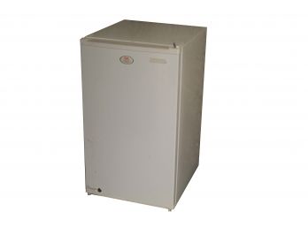 Daewoo Mini Refrigerator 21'L X 19'W X 33'H