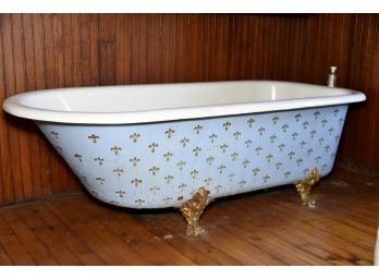 Amazing Antique Porcelain Claw Foot Bath Tub 31.5 X 67 X 22 Includes Hardware Piping