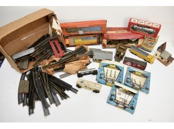 Vintage Train Lot Including Lionel & Tyco