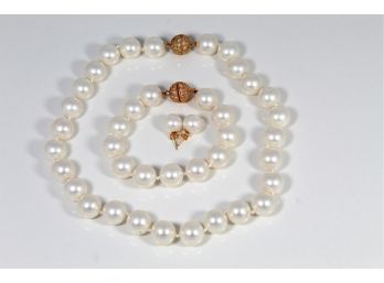 Matching Pearl Necklace, Bracelet & Earrings