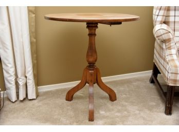 Round Oak Side Table 26.5 X 28