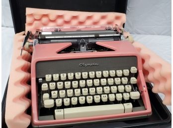 MCM Pink Olympia Deluxe Type Writer With Original Case-gorgeous