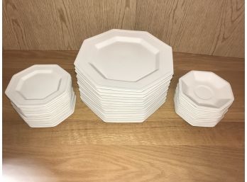 LOT OF JOHNSON BROTHERS DISHES