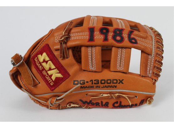 NY Mets '1986 World Champs' Glove Signed By Carter, Hernandez, Wilson And More Guaranteed Authentic
