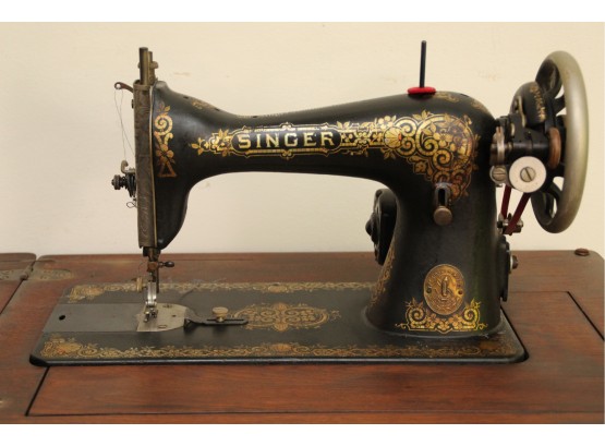 Singer Sewing Machine With Table 22 X 16 X 30