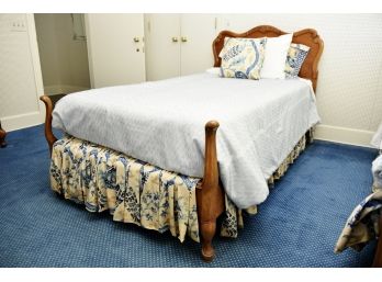 American Antique Early 19th Century Chippendale Style Maple Single Bed With Bedding And Mattress (BED 2)
