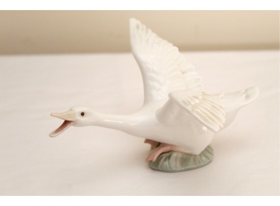 Small Lladro Goose Figurine