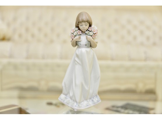 Lladro 7603 Girl With Two Bouquets