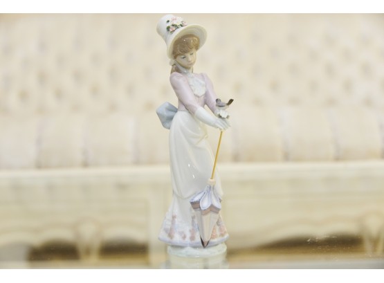 Lladro 7618 Girl With Parasol And Bird