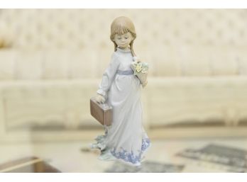 Lladro 7604 Girl With Flowers And Case