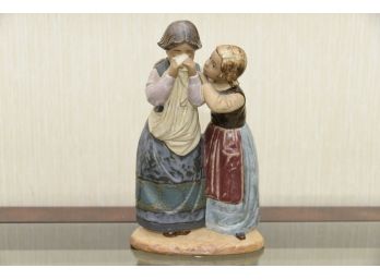 Lladro Figure 'Comforting A Friend' (Gres) #1326