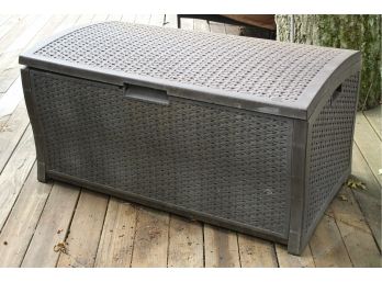Suncast Outdoor Patio Storage Box 52 X 27 X 26