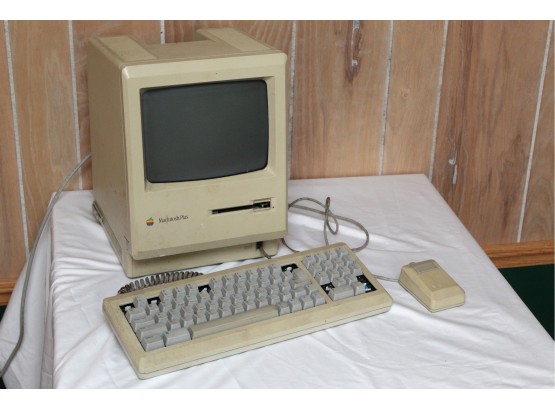 Vintage 1988 Macintosh Plus Including Mouse & Keyboard Tested Powers On