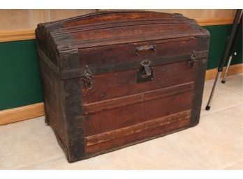Antique Steamer Trunk With Inside Artwork 30 X 19 X 33 1/2