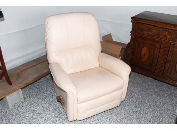 La-Z-Boy Light Pink Recliner Armchair 31 1/2 X 26 X 38 1/2