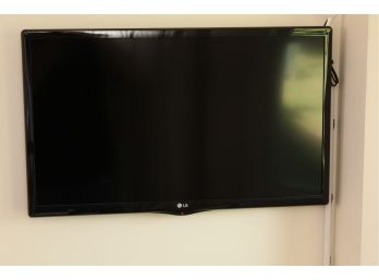 24' LG TV With Remote