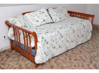 Vintage Twin Day Bed With Trundle 85 1/2 X 39 X 28 1/2