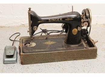 Vintage Singer Sewing Machine (Untested)