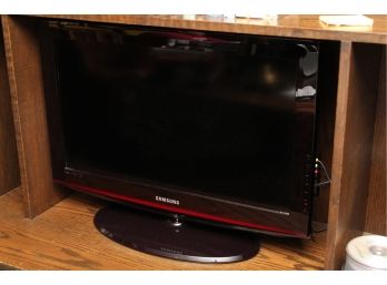 Samsung 26' Television With Remote Tested And Working