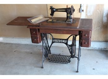 Antique Singer 9W Sewing Machine 37 X 18.5 X 31