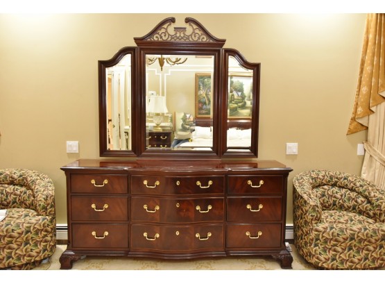 Thomasville Dresser With Mirror 74.5 X 21 X 33 Mirror  51'h
