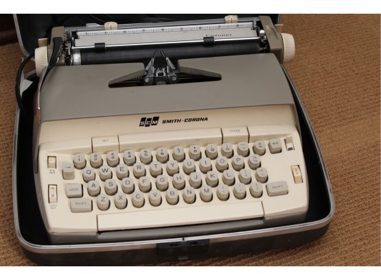 Smith Corona Coronet Typewriter With Case