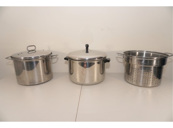 Stainless Steel Cookware Set Including Soup Pots And Strainer
