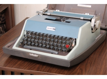 Underwood 21 Typewriter With Case Made In Barcelona